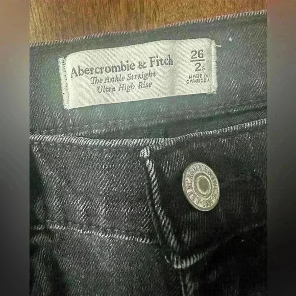 Abercrombie size 2 ankle straight ultra high rise black jeans - Picture 2 of 3